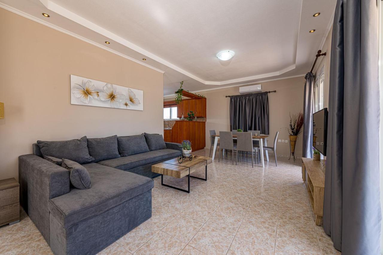 Blossom Villa ลากานาส ภายนอก รูปภาพ