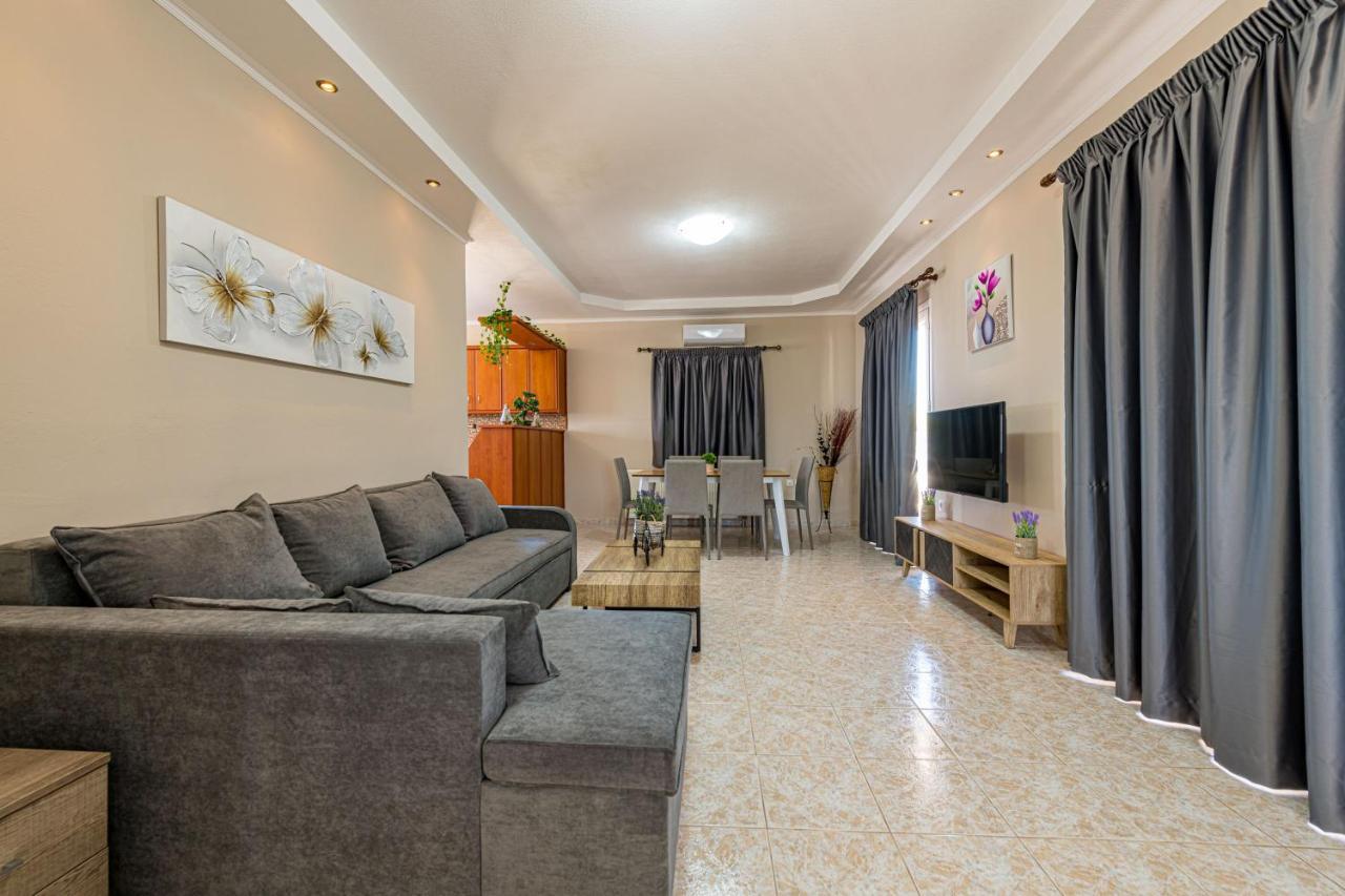 Blossom Villa ลากานาส ภายนอก รูปภาพ